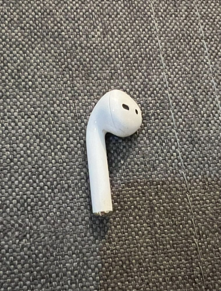 Продам один навушник apple airpods 1 лівий стан