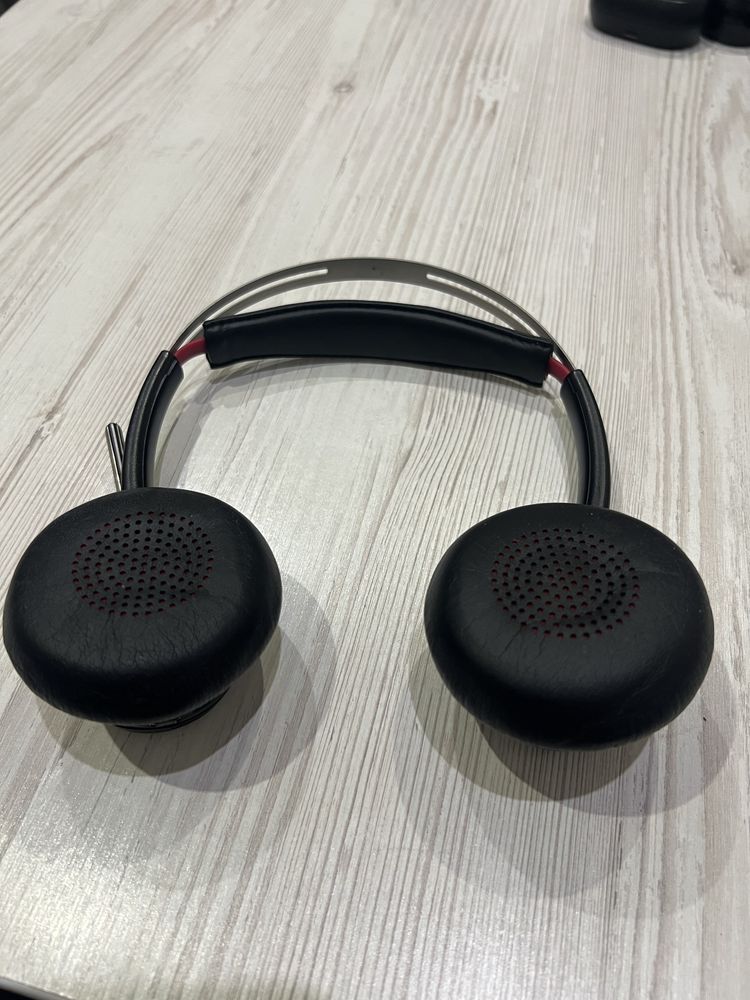 Гарнітура Plantronics Voyager Focus UC