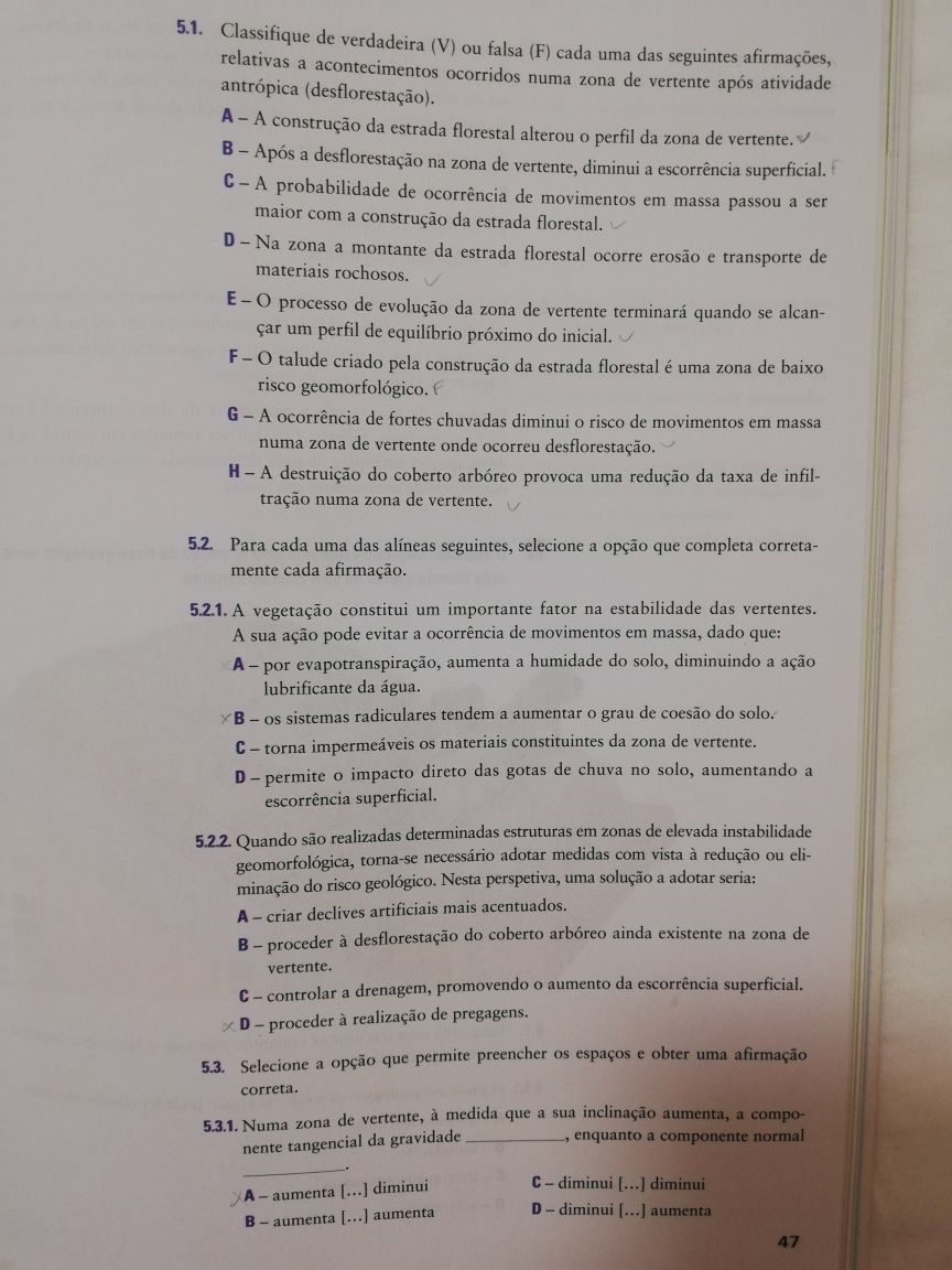 Manuais 2partes +Cad. de Atividades de biologia e geologia 11°ano