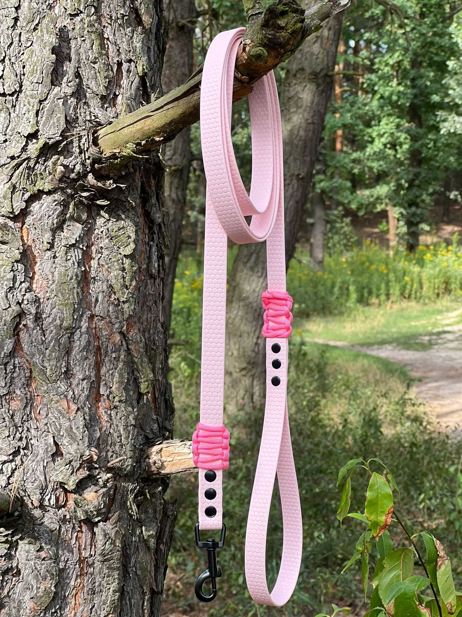 Smycz dla psa z paska gumowanego hexa/paracord (Długość 2m)