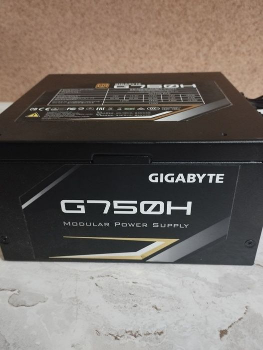 Блок живлення Gigabyte G750H (GP-G750H)