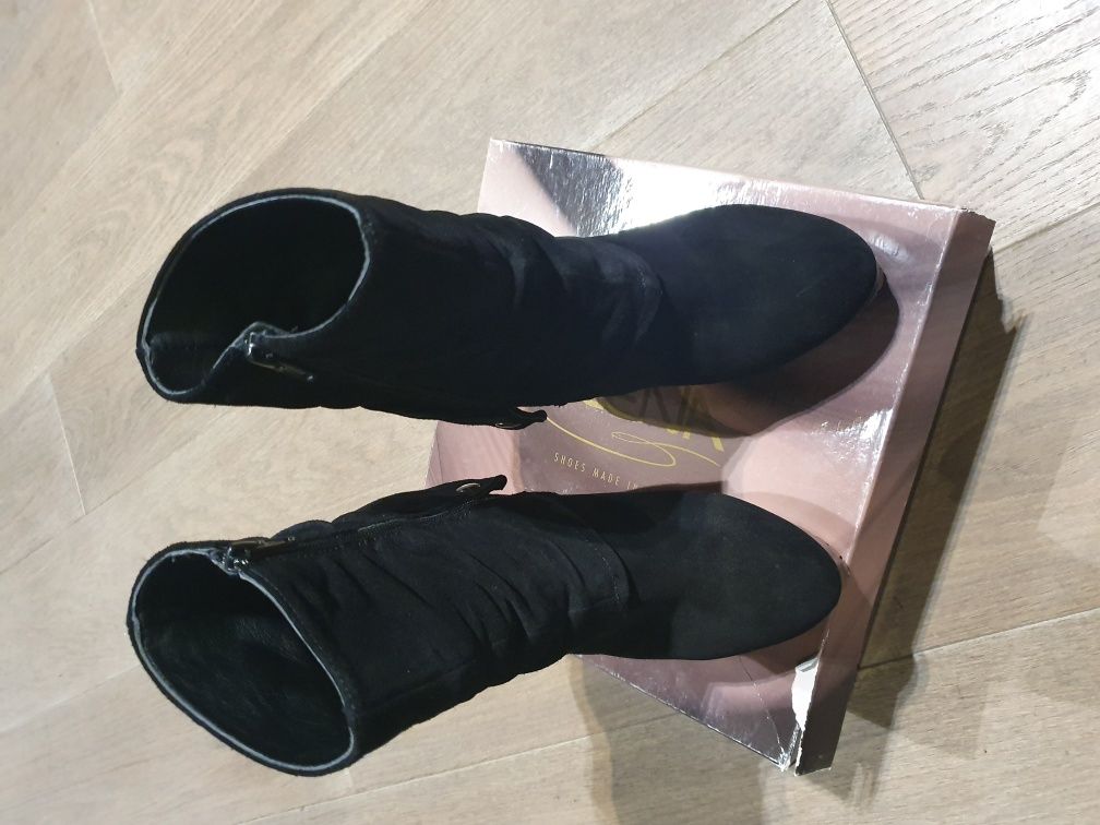 Buty botki czarne włoskie wysokie na obcasie rozm.39