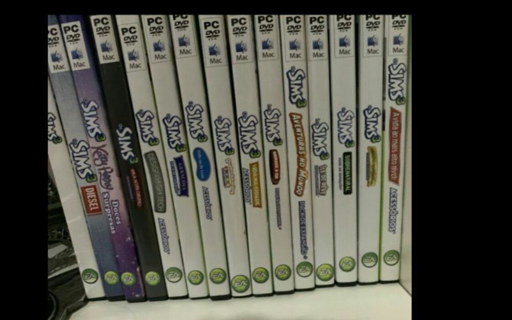 Coleção de 15 jogos sims 3 estão novos 75 euros 5 euros cada
