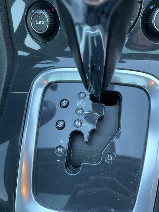 Peugeot 5008  2012  2,0hdi