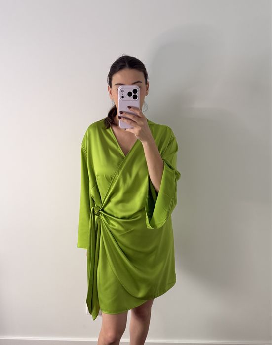H&M satynowa sukienka kopertowa limonkowa XL dekolt V neonowa
