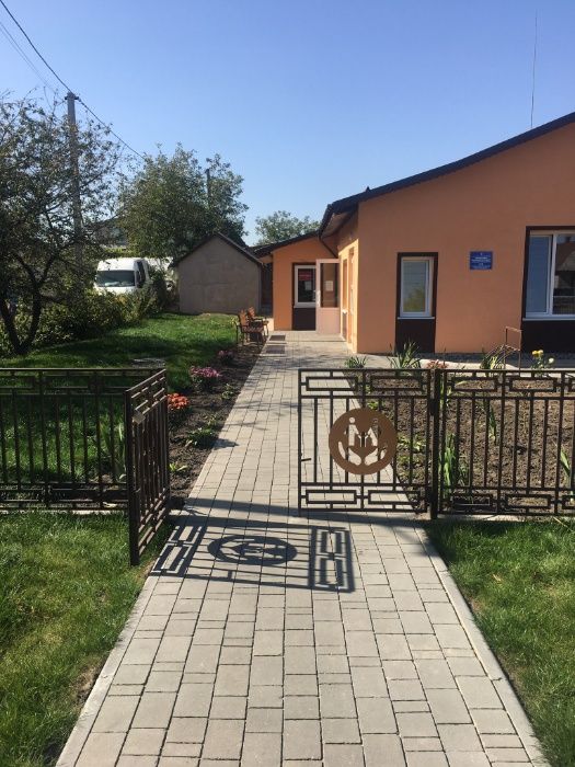 Виробництво огорож , воріт, дашків , авто-навісів , сходів .