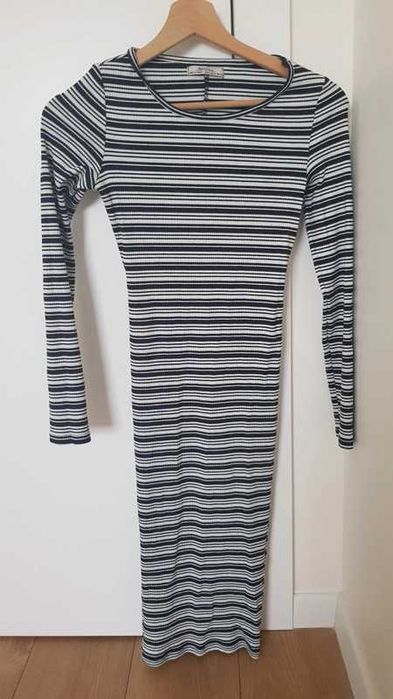 Elastyczna sukienka Bershka