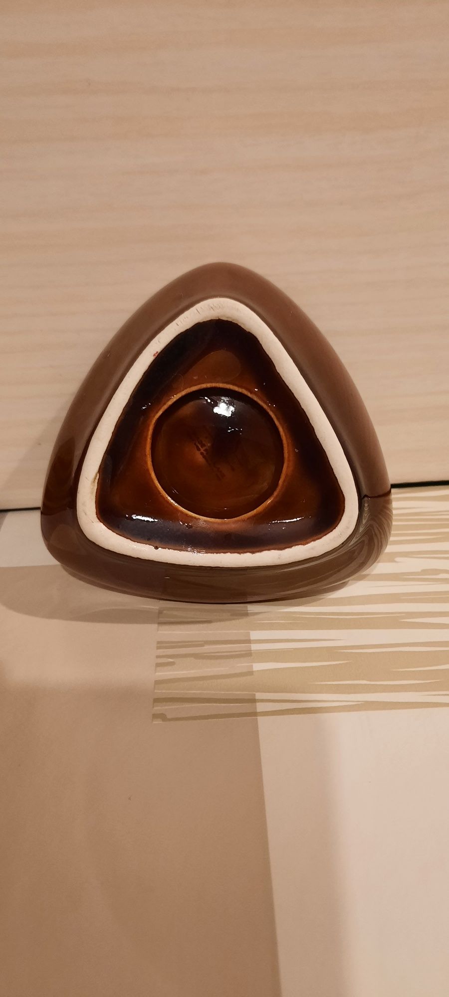 Trójkątna popielniczka porcelit Pruszków PRL