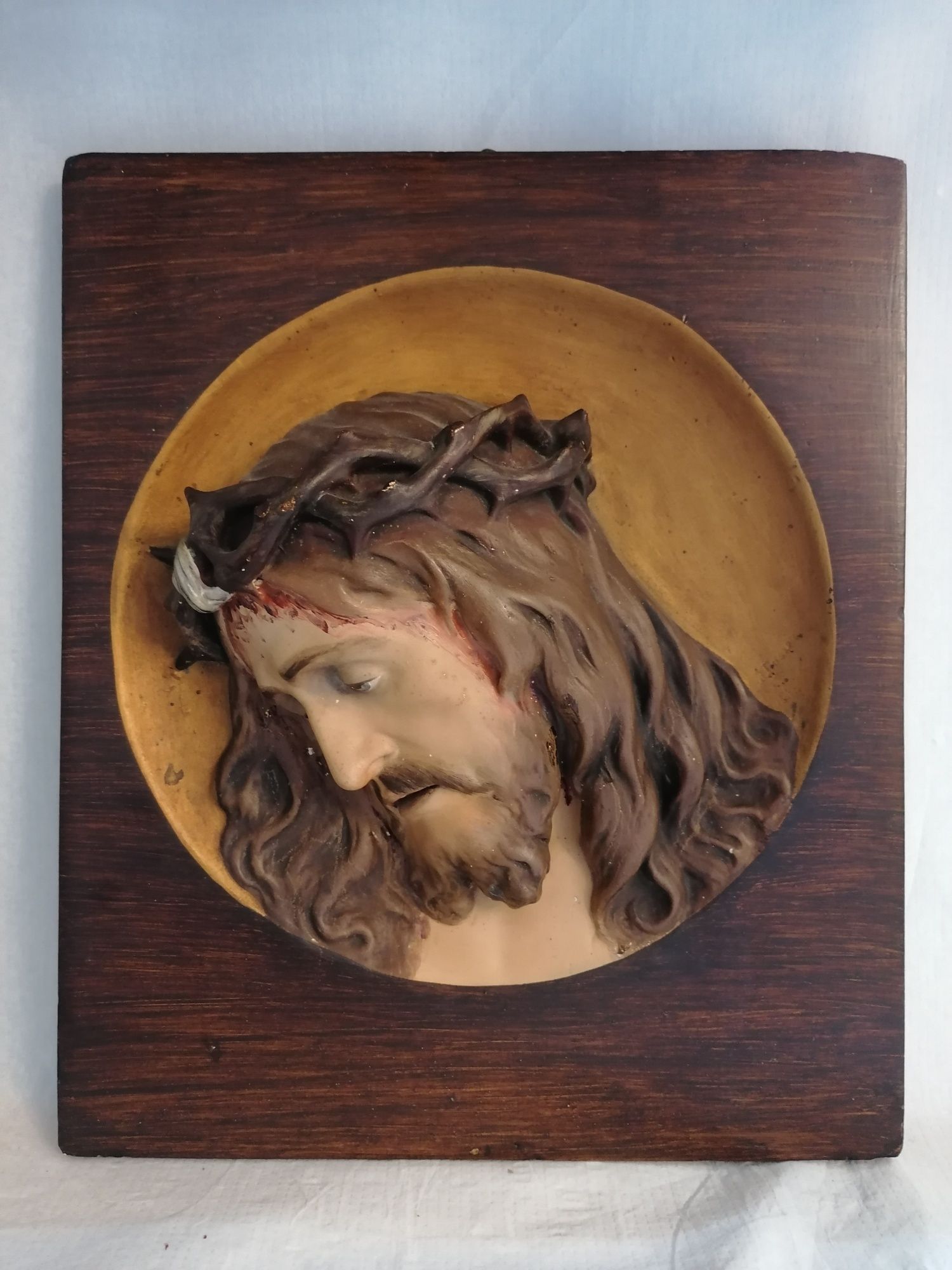 Piękny stary gipsowy obraz Jezus w cierniowej koronie wypukły