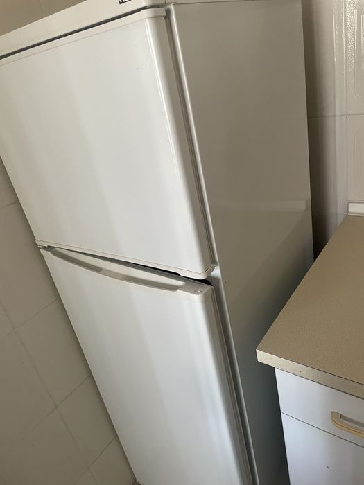 Frigorífico Indesit – Bom estado