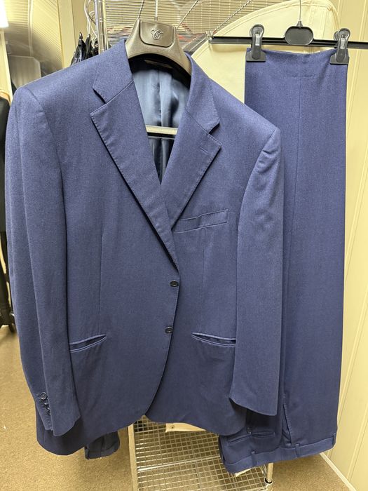 Продам чоловічі костюми