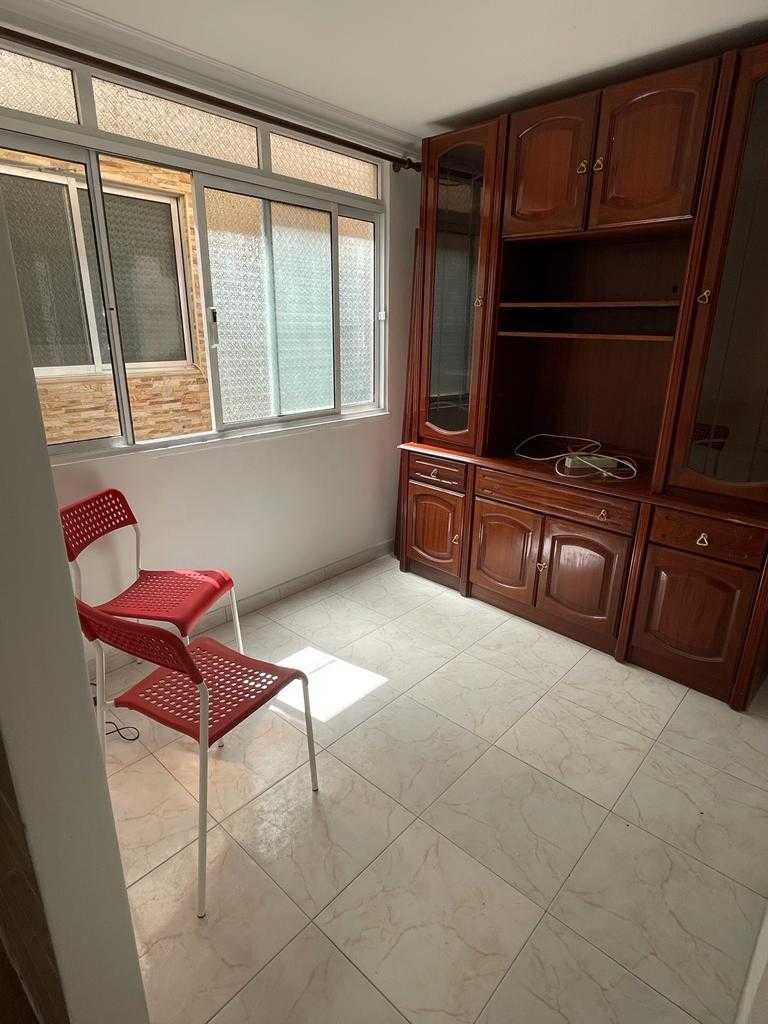 Apartamento T1+1 com logradouro, junto Praça Paiva Couceiro