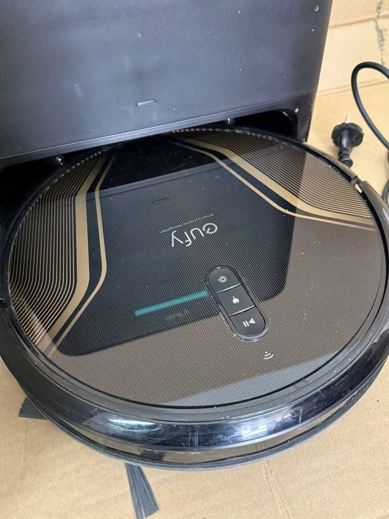 Robot sprzątający Eufy G40 Hybrid+ czarny.