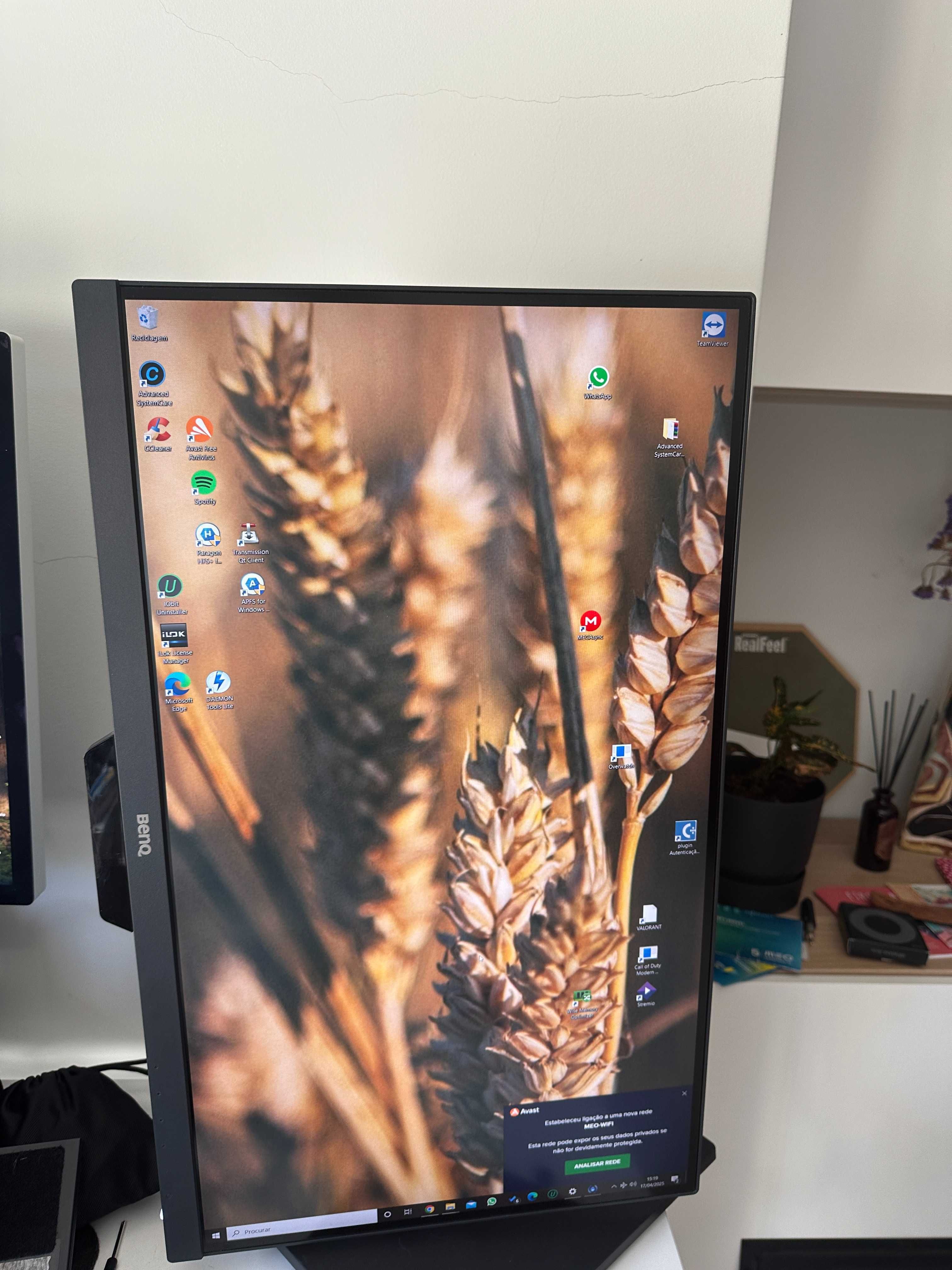 Computador com i7, 16GB RAM, Gráfica GTX e SSD + teclado e rato