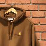 Bluza hoodie carhartt camel brązowa karmelowa z kapturem logo