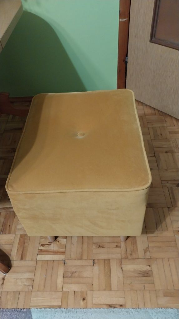 Sprzedam fotel w komplecie z pufą