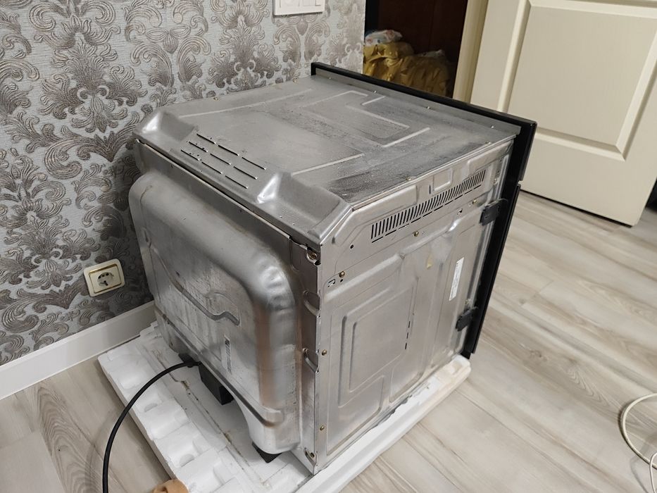 Духова шафа вбудована Ariston