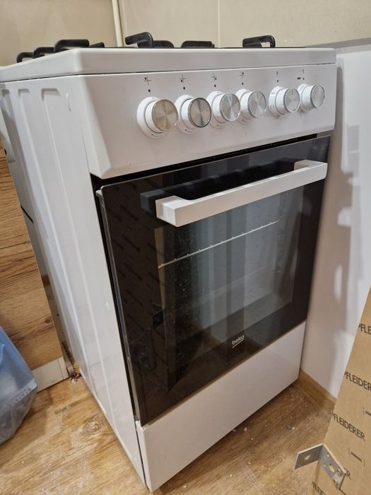 Kuchenka gazowa z piekanikiem Beko