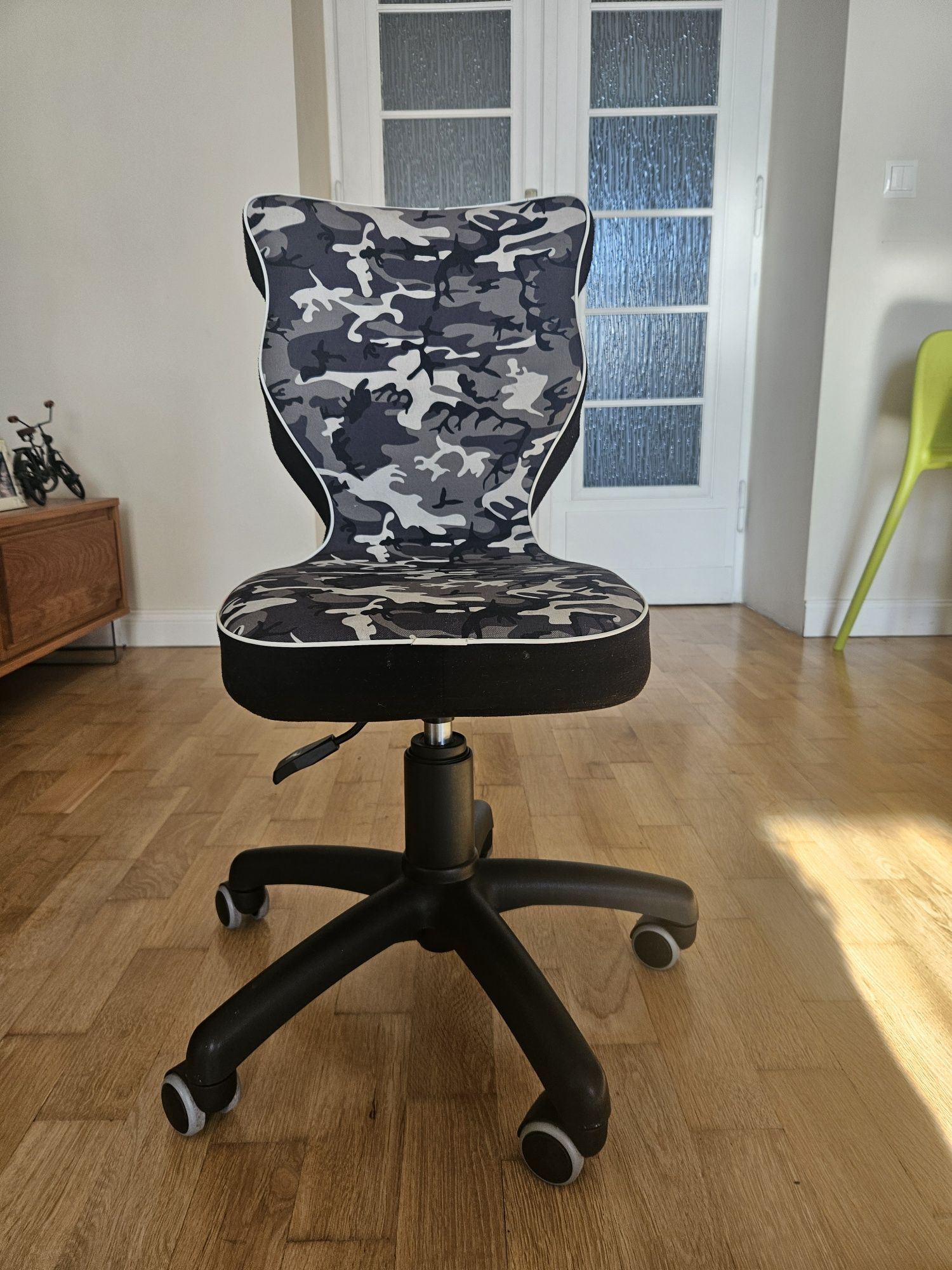 Krzesło do biurka dziecięce Entelo 4 size