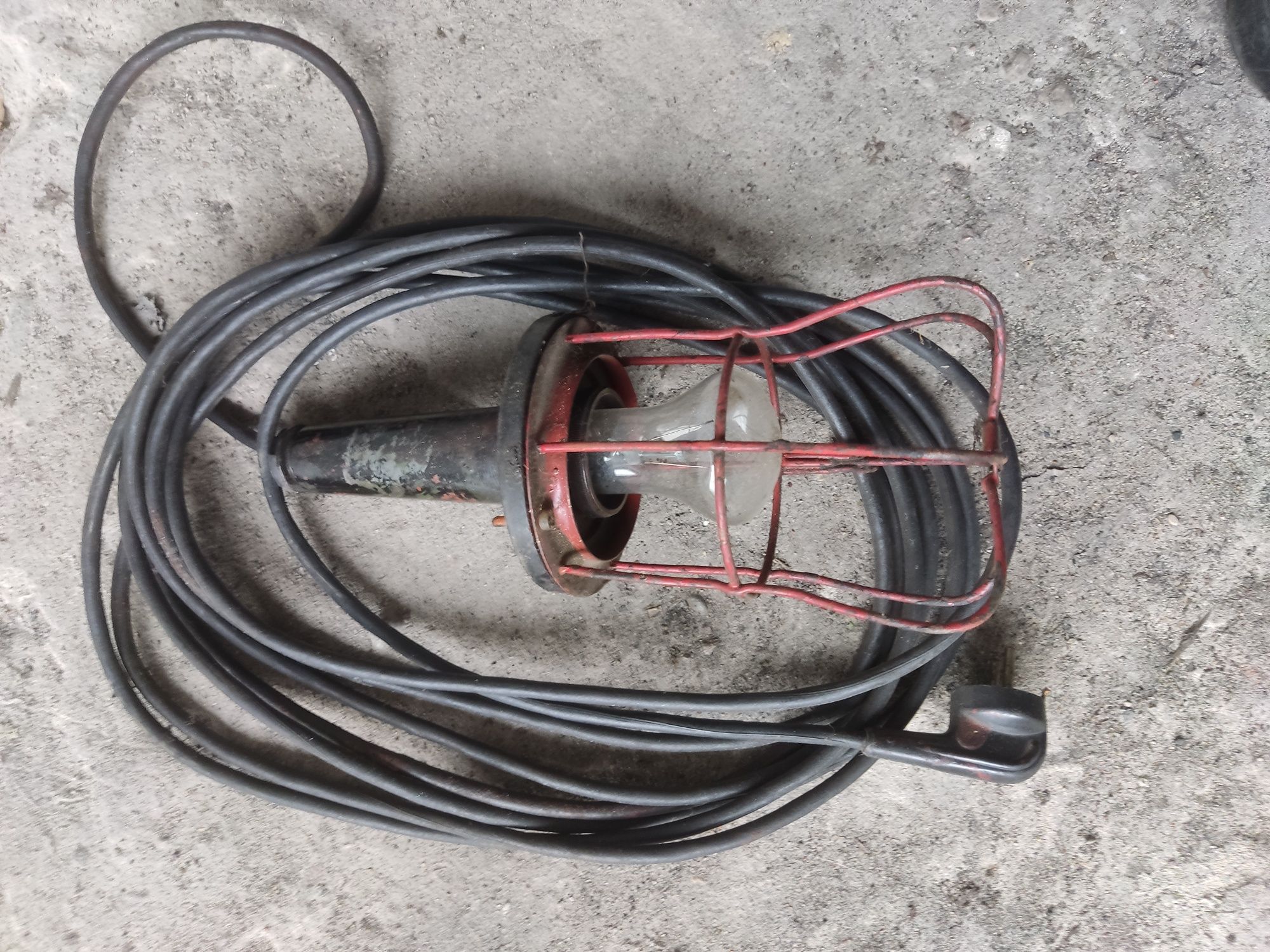 Lampa warsztatowa wojskowa prl