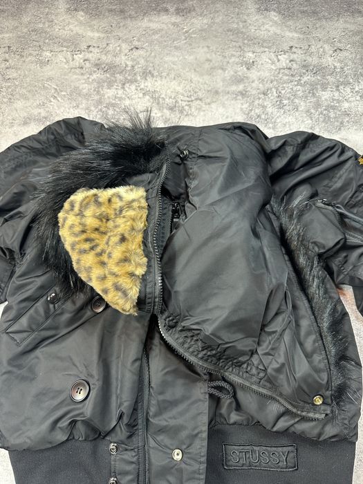 Курточка пуховик бомер alpha indusrties x stussy куртка