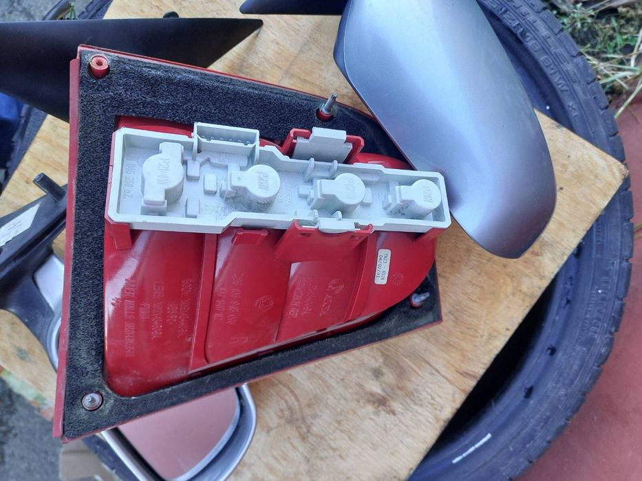 Задні стопи фонарі skoda octavia tour рестайл оригінал