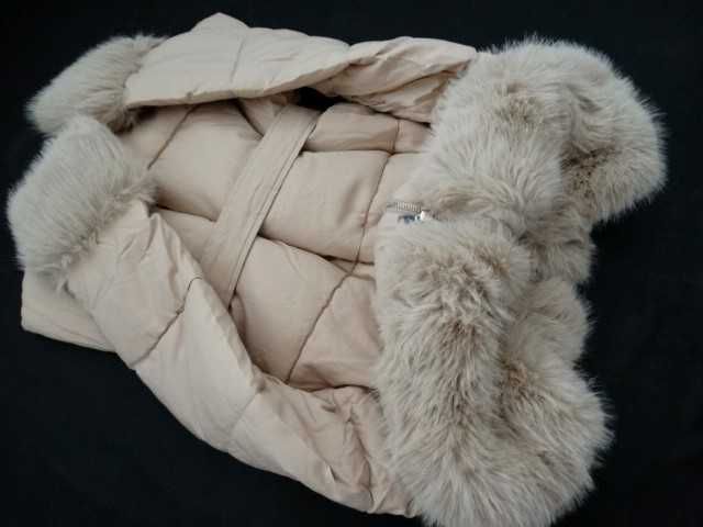Pikowana włoska puchowa kurtka beżowa zimowa futro jenot kołnierz L/XL