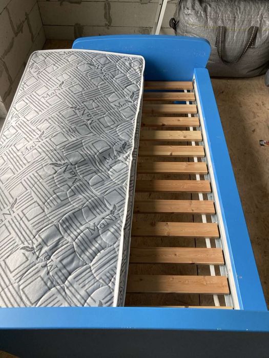 Ліжко дереаʼяне дитяче