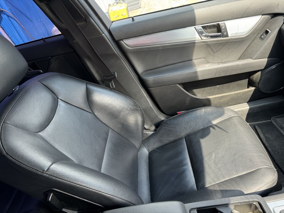 Шкіряний салон Mercedes W204 C-klass