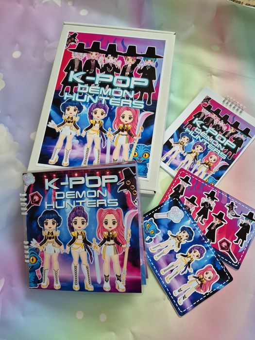 K-pop demon hunters на липучках ліпучках альбом книжка демон хантерс