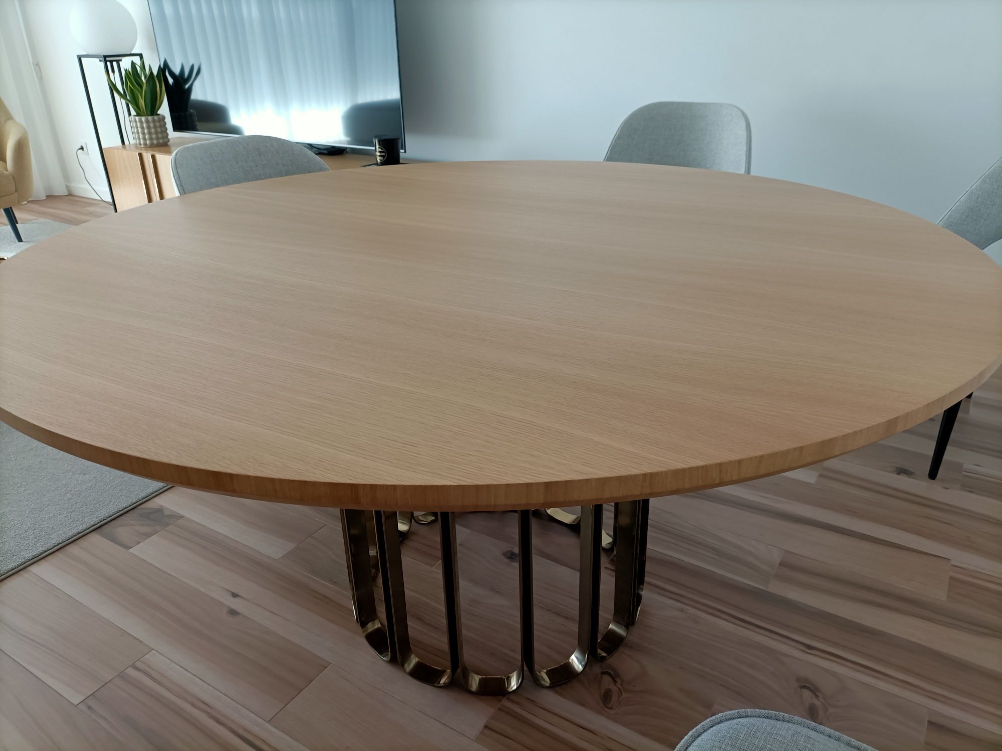 Mesa e cadeiras laskasas tudo como novo