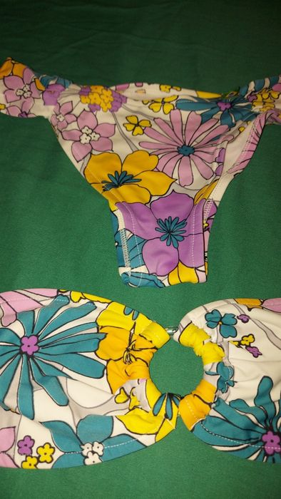 Biquíni estampado floral tamanho s