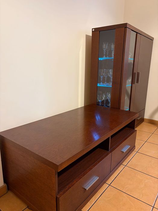 Zestaw mebli do salonu (ława, szafka rtv, witrynka)