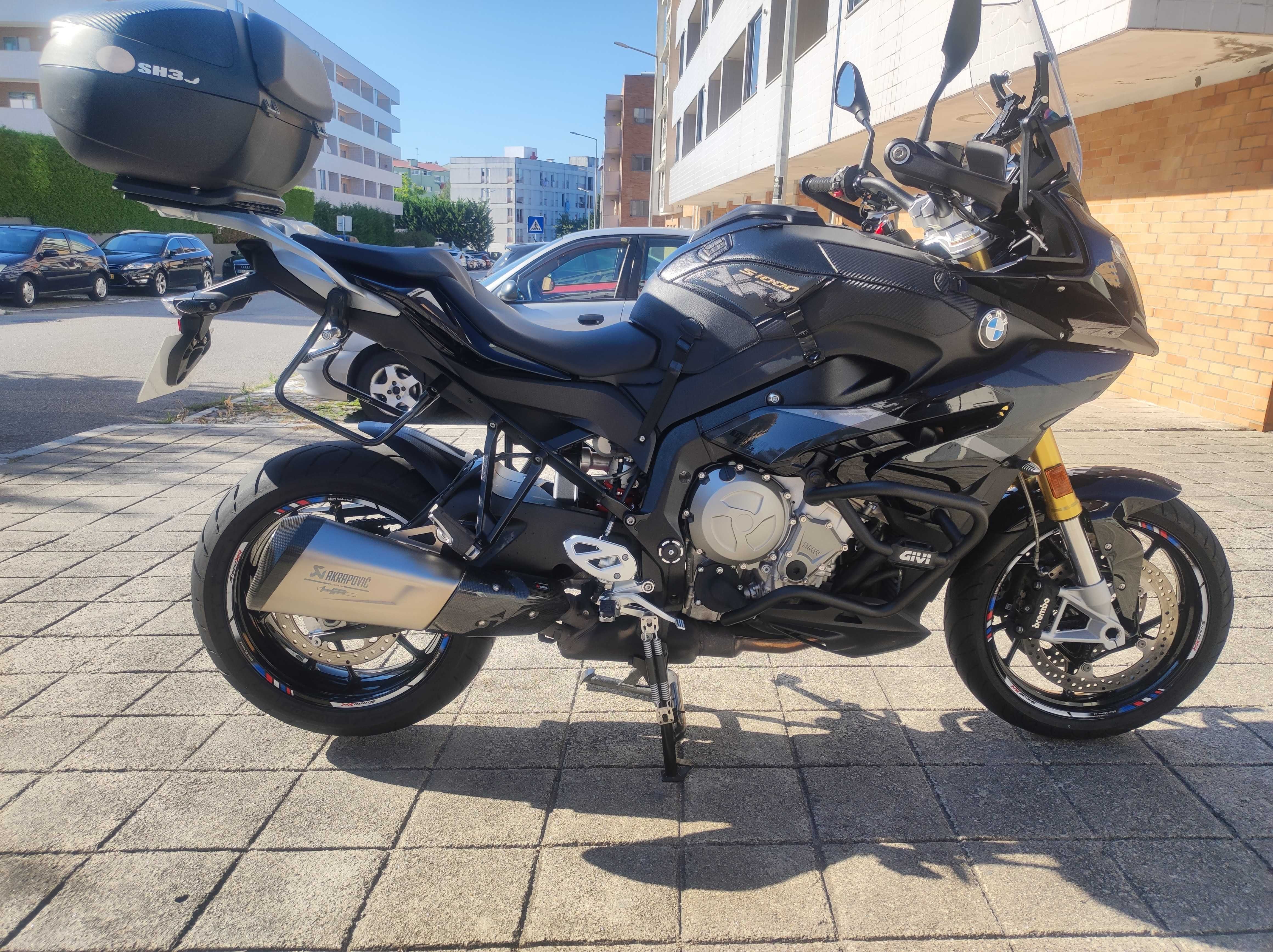 BMW S1000XR Triple Black