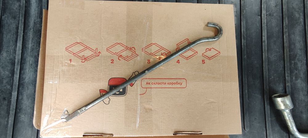 Баллонный ключ и вороток домкрата