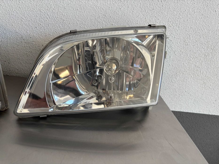 Óticas/Faróis Frontais Mitsubishi Space Star Plásticas