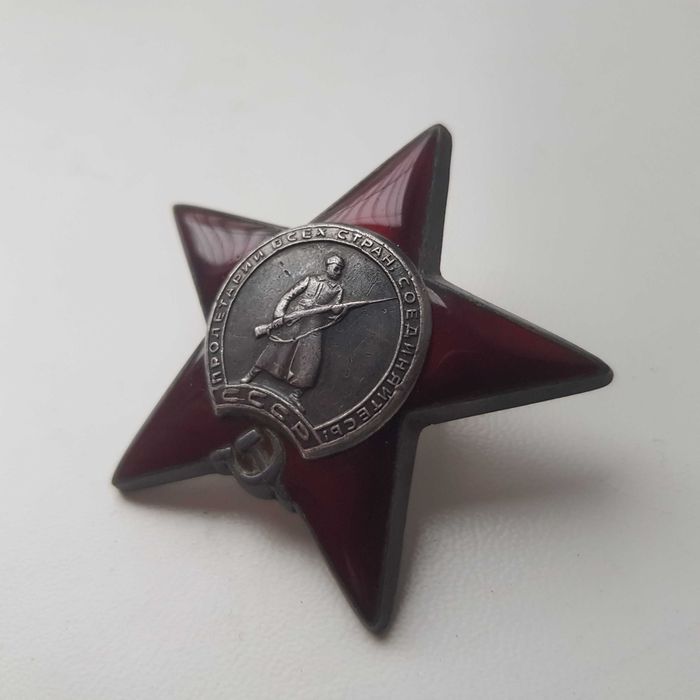 Кокарда с закруткой