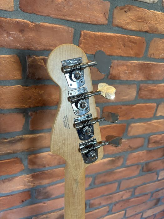 Fender Standard Precision Bass + seymour duncan spb-3 + case