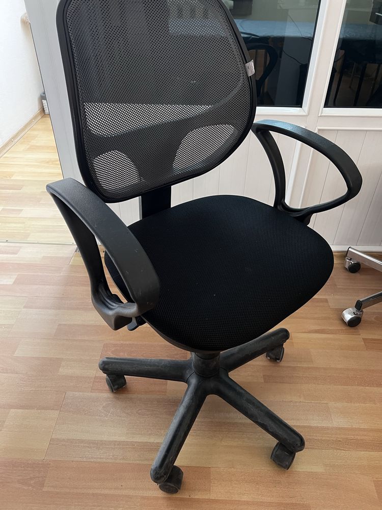 Кресло офисное Nowy Styl ALFA черное