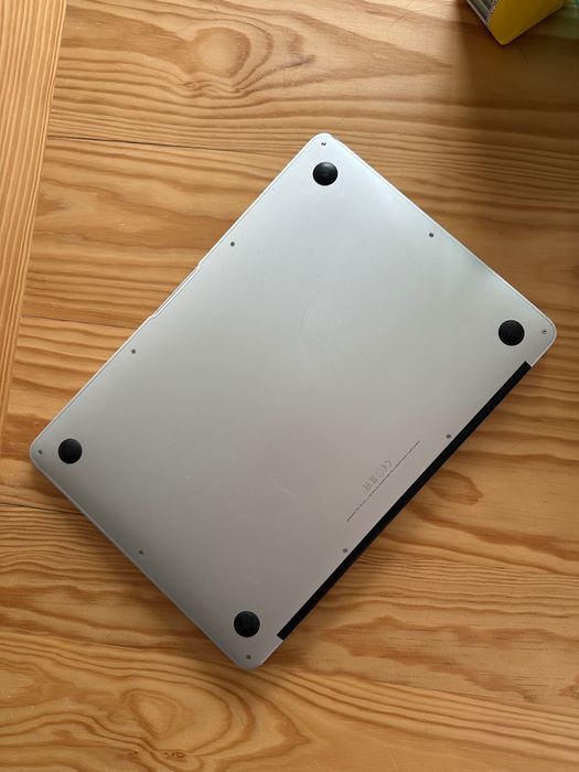 MacBook Air 13 1,6 GHz Intel Core i5 com dois carregadores
