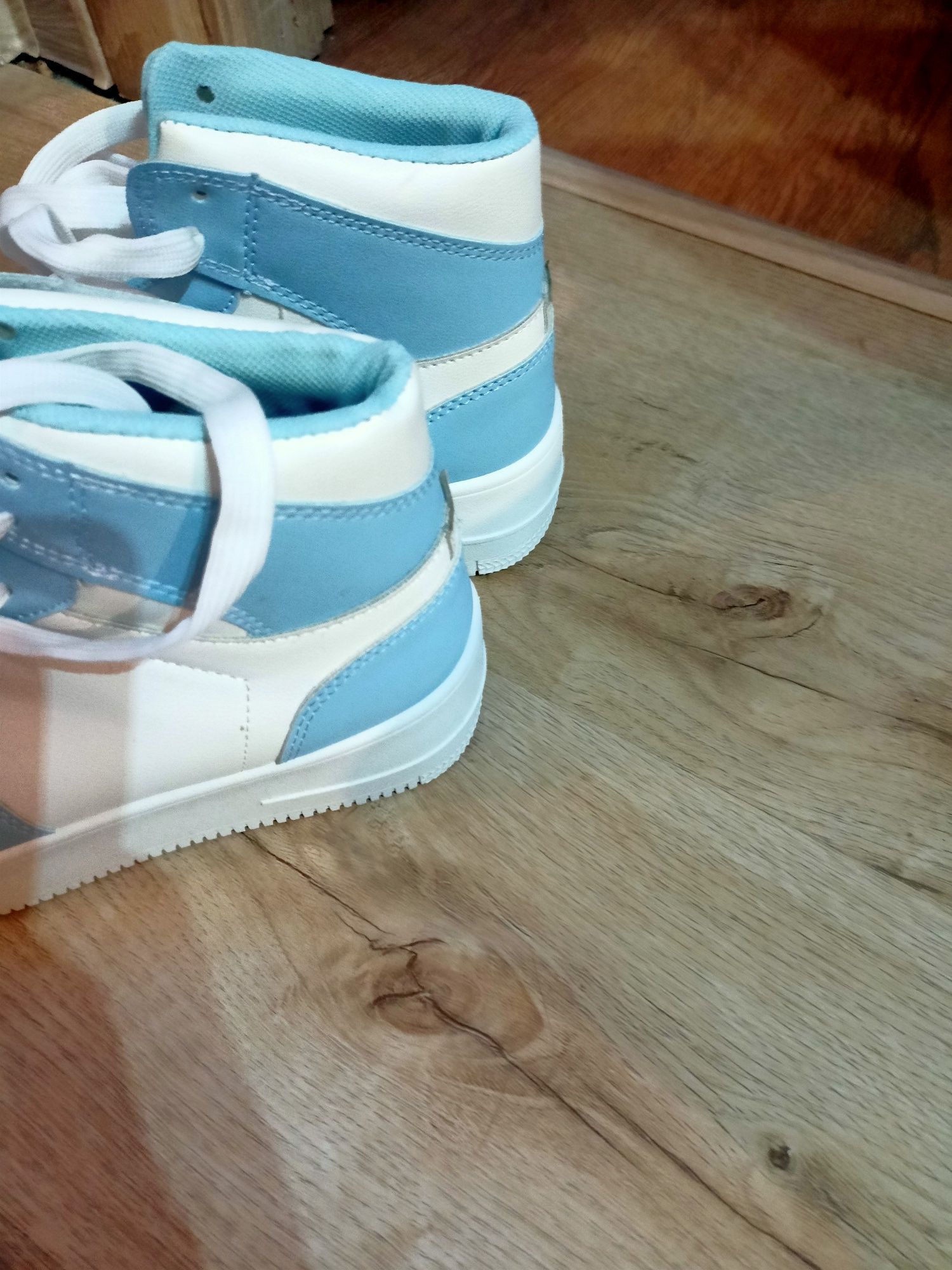 Buty sportowe wyższe