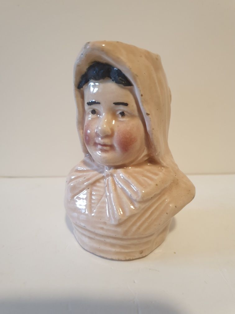 Linda antiga leiteira/caneca figurativa em cerâmica