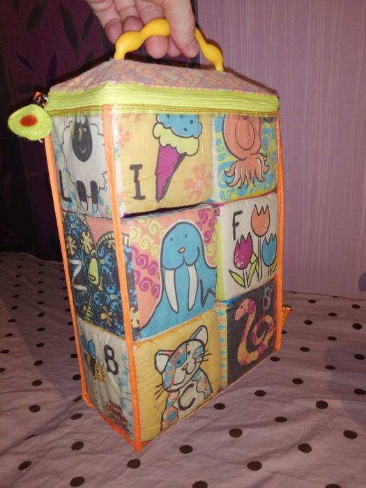 B.TOYS miękkie klocki sensoryczne z sorterami ABC BLOCK PARTY