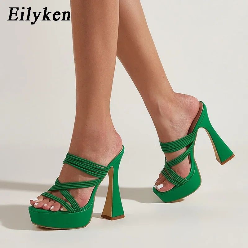 Летние зелёные туфли лодочки на высоком каблуке