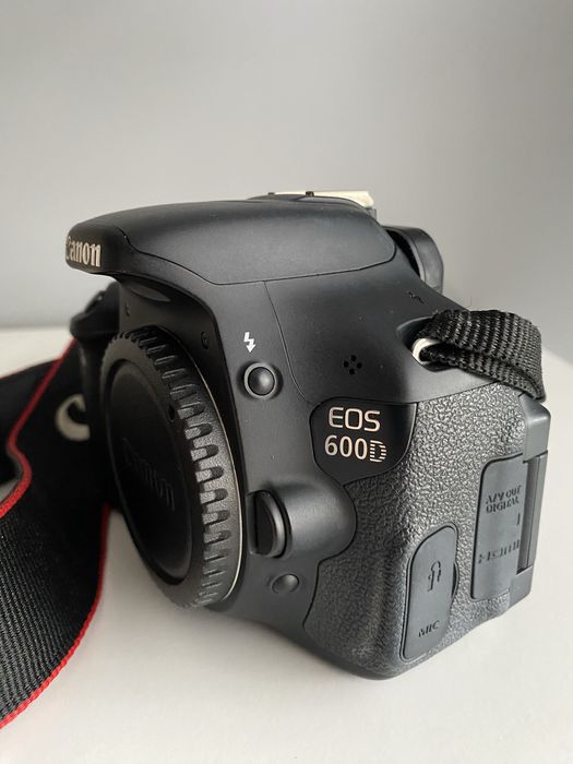 Lustrzanka Canon EOS 600D + obiektyw EFS 18-55mm + torba