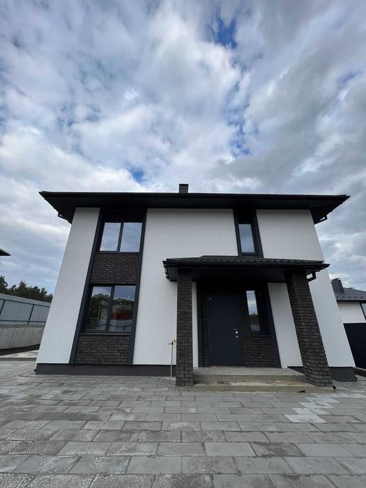 Продаж будинку  у передмісті Столиці, 10 хвилин їзди!