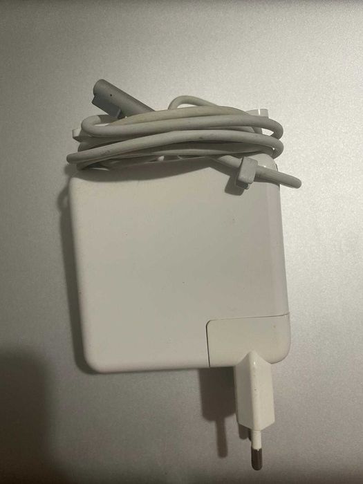 Laptop Apple MACBOOK PRO 13,3' z 2010 - z płytami CD