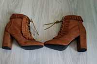 Buty zamszowe wysoki obcas