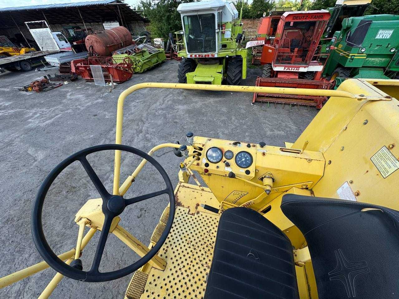 Свіжо привезений зерновий комбайн New Holland 1520 700МОТОГОДИН