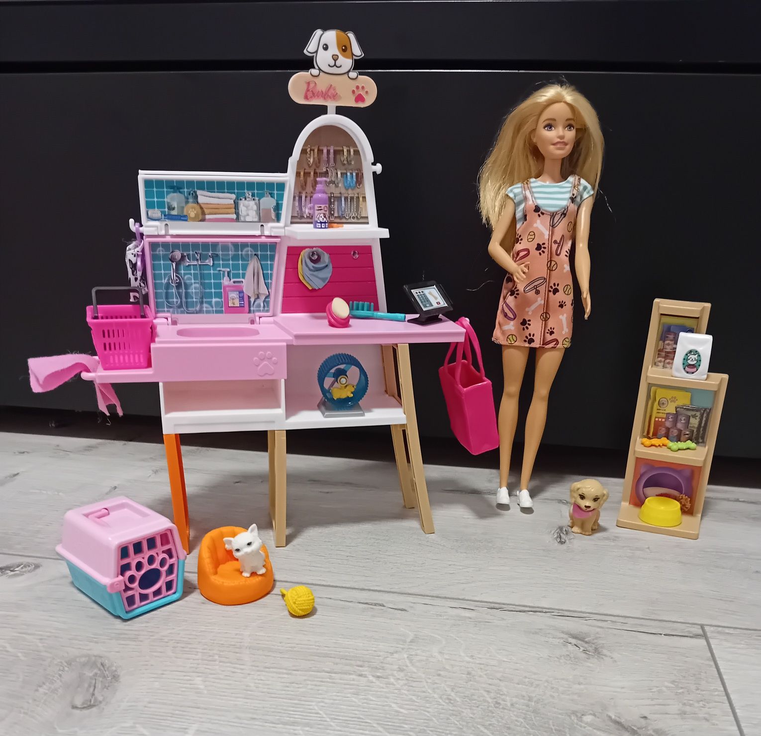 Barbie sklepik-salon dla zwierzaków
1